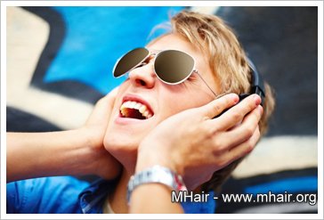 英研究：耳機太大聲 聽力受損耳鳴擾