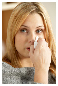 入秋天氣多變化　鼻過敏連帶熊貓眼上身