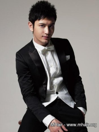  余文乐激吻黄晓明 两大型男护肤大PK 